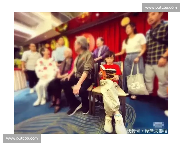 尔冬升女友晒 9 岁女儿近照:萌娃从容应对粉丝,“片场暴君” 变身慈父 尔冬升女友晒 9 岁女儿近照:萌娃从容应对粉丝,“片场暴君” 变身慈父