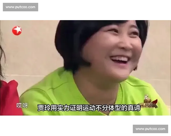 贾玲汪顺网球场燃爆！高马尾短裙造型掀起青春风暴