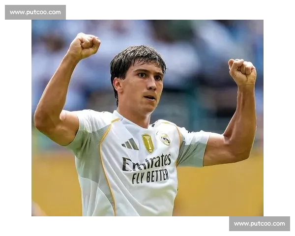 阿隆索皇马首秀温情时刻：爱妻助阵，伯纳乌见证新章