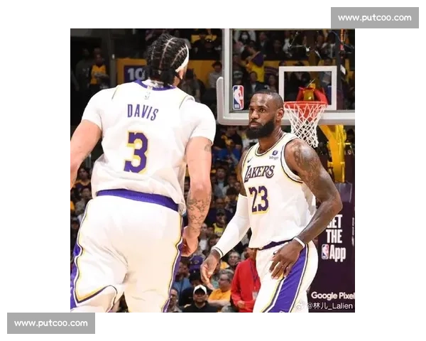 湖人对决湖人第四场激战 詹姆斯与戴维斯谁能带队突围